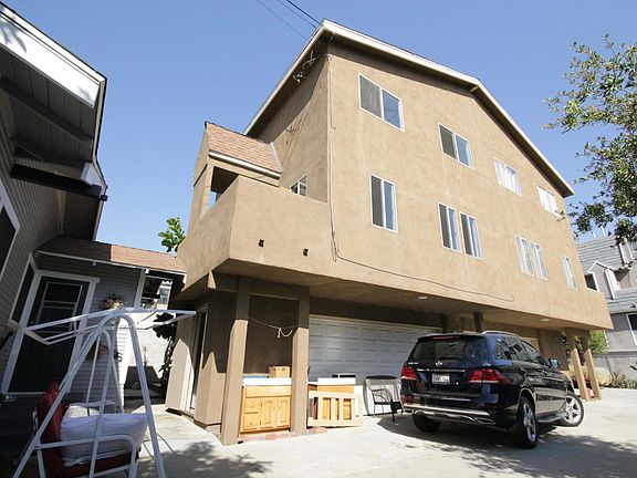 Spacious top floor corner townhouse with a one car enclosed garage!