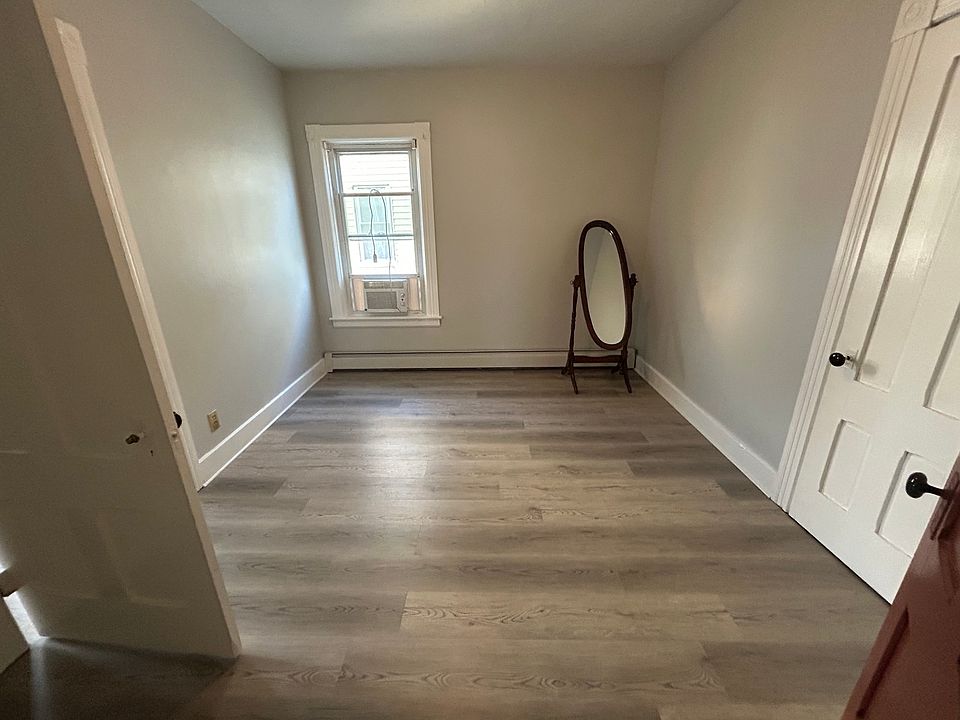 2nd image of 17 Winfield St APT 2