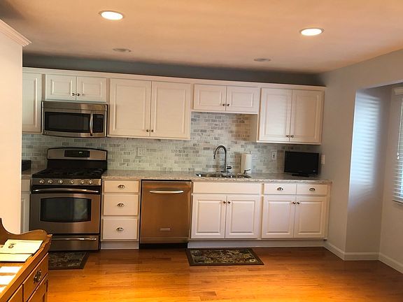 3rd image of 26 Waterview Dr APT F