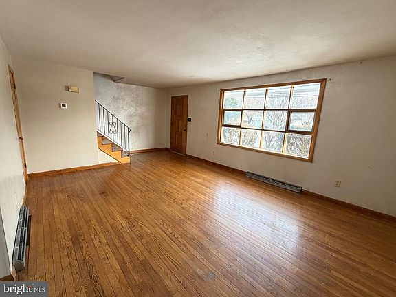 3rd image of 631 Hollywell Ave
