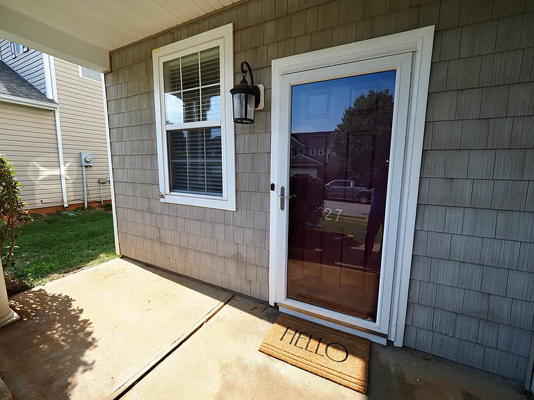27 Border Ave — Photo 4