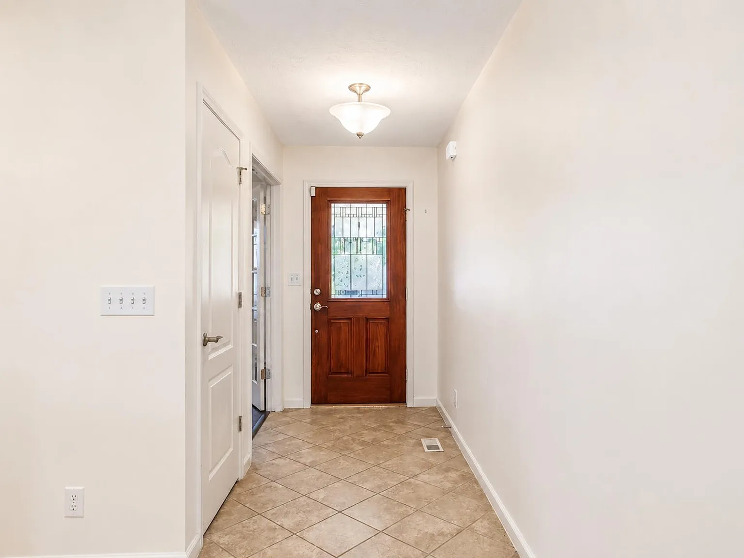 4 bed, 2.5 bath, 2320 sqft, $2,700 — Photo 4