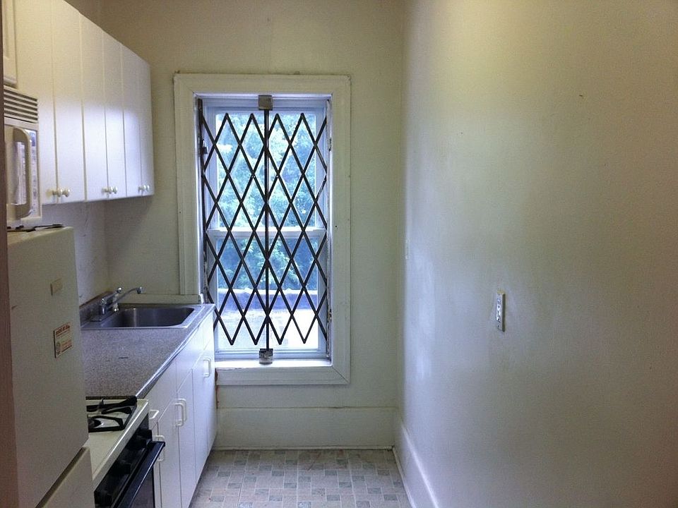 1st image of 809 Lincoln Pl #2