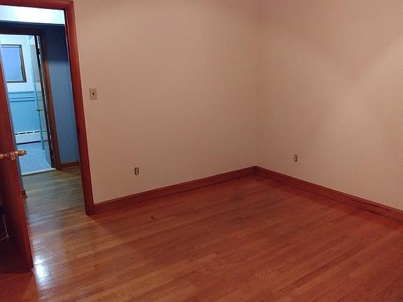 4th image of 378 Pine St