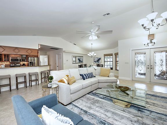 11-Living Room_12142022