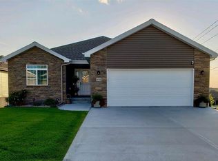 4710 10th Avenue Pl, Kearney, NE 68845