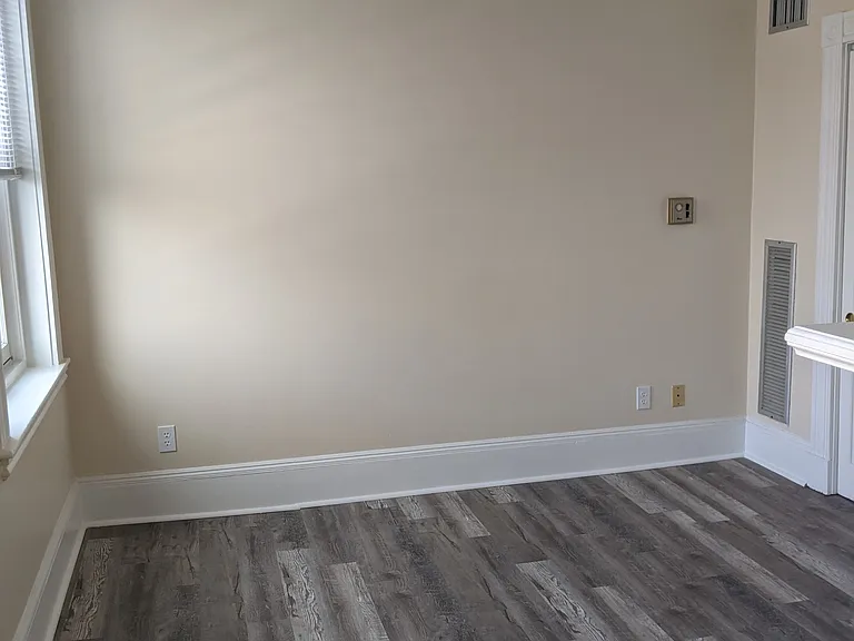 Huntington Apartments — Photo 13