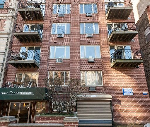 2nd image of 435 W Oakdale Ave #3
