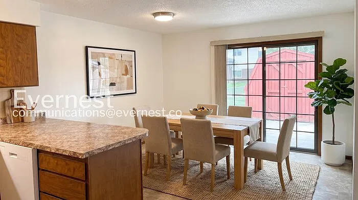 2 bed, 1.0 bath, 968 sqft, $1,595 — Photo 3
