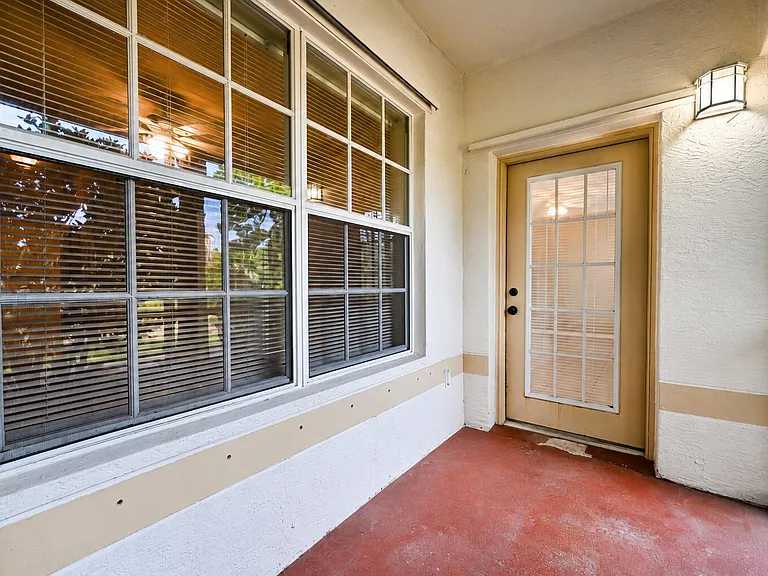 356 SE Rogers Ct — Photo 30