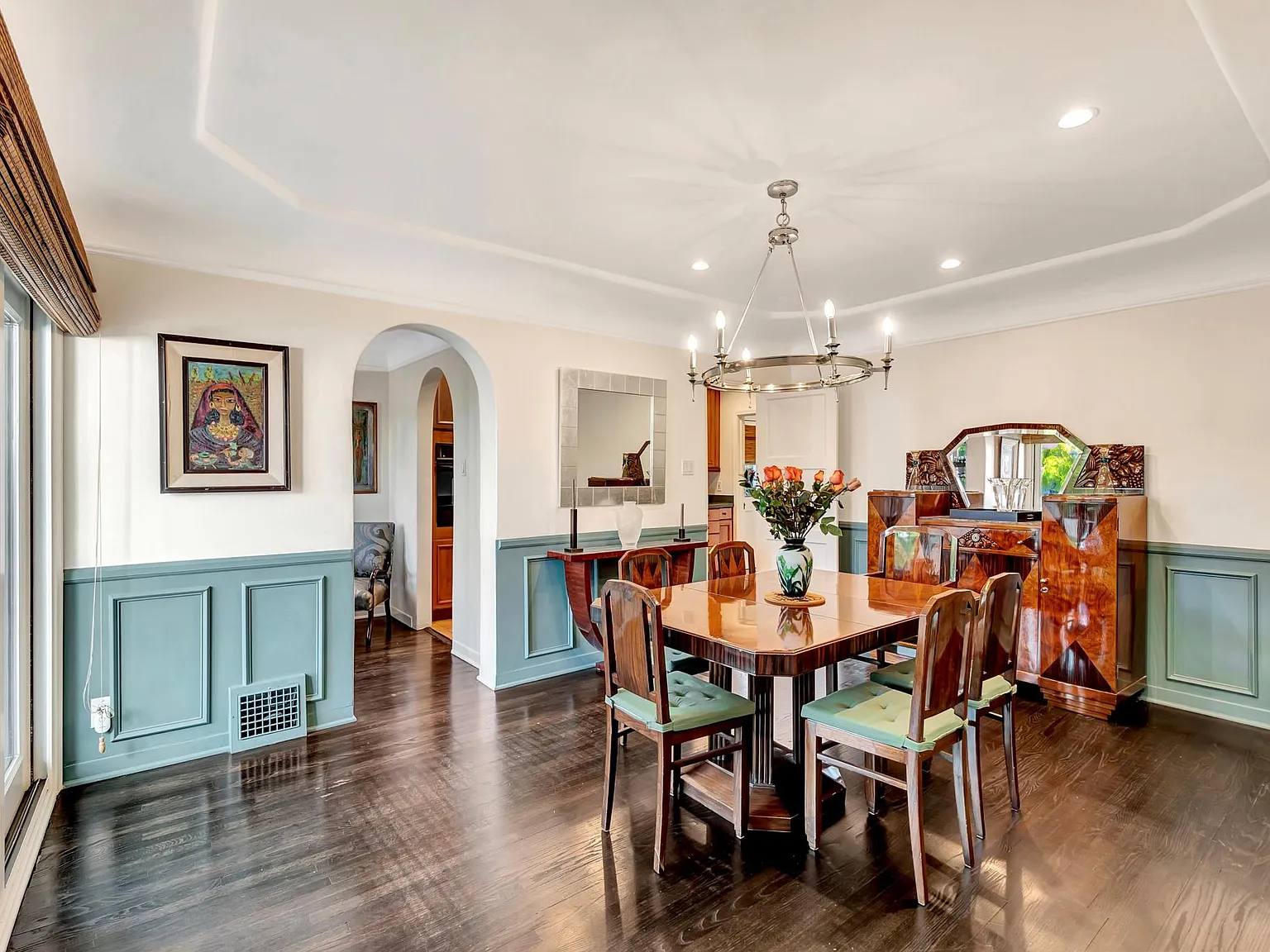 343 N Croft Ave — Photo 4