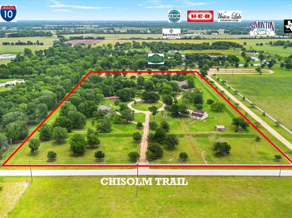 530 Chisolm Trl, Wallis, TX 77485