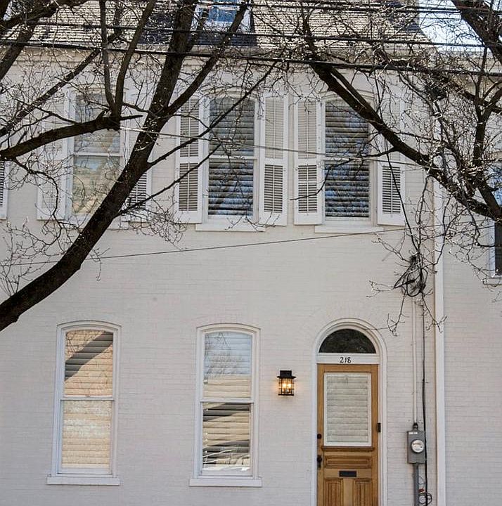 2nd image of 218 W Chestnut St