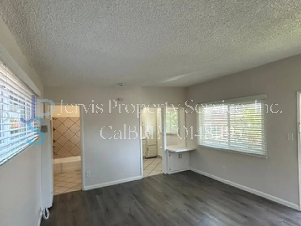 6304 Newlin Ave #F