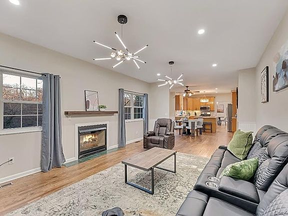 3rd image of 33 E Potter Lane NE