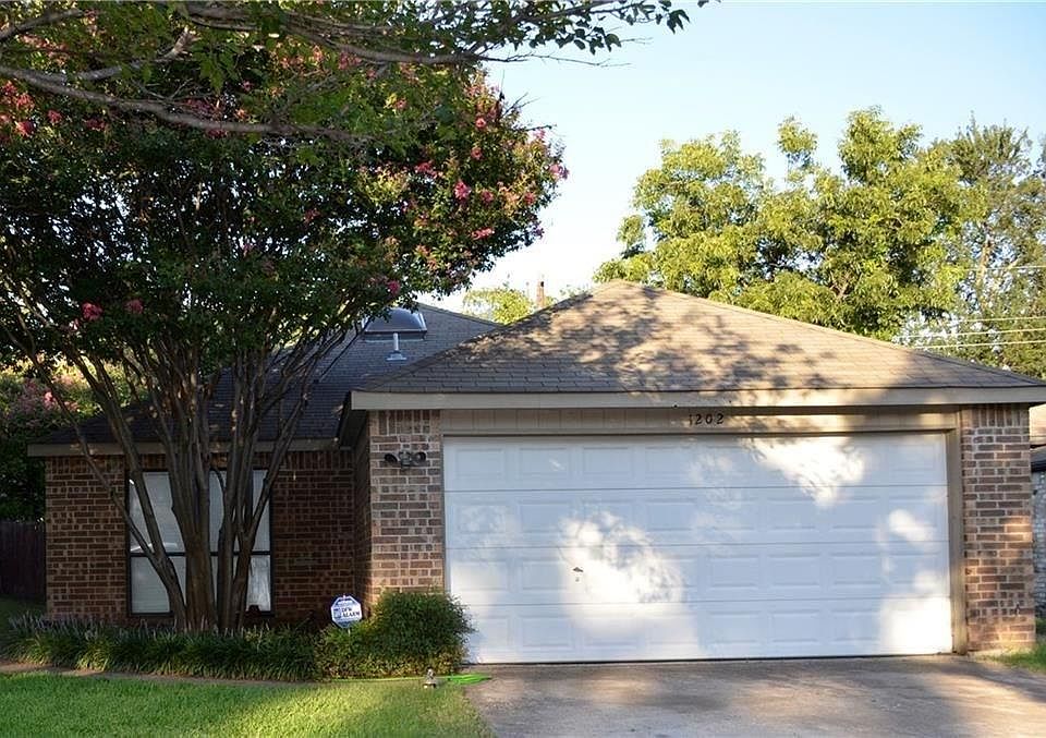 1st image of 1202 Hilburn Ct