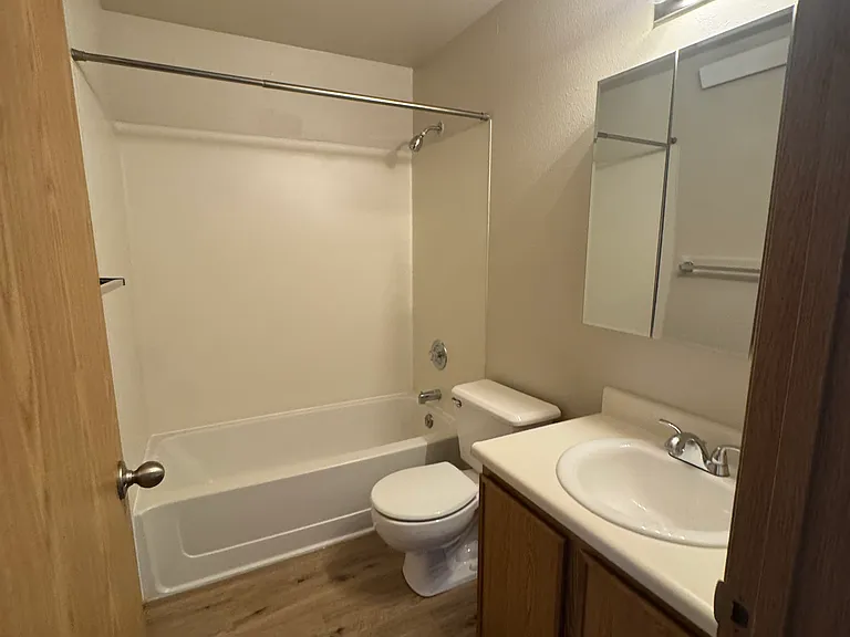 The Lexington Apartments — Photo 32