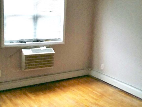 4th image of 3906 Murdock Ave