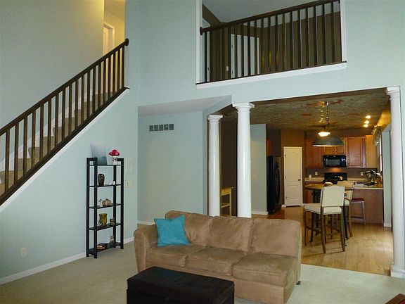 4th image of 7764 Castlewood Ln