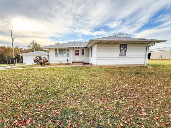 6781 Franklin Rd, Sumner, IL 62466