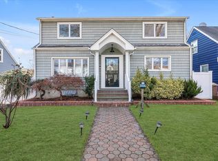 18 Fulton Ave, New Hyde Park, NY 11040