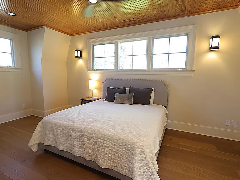 1027 Vance St — Photo 15