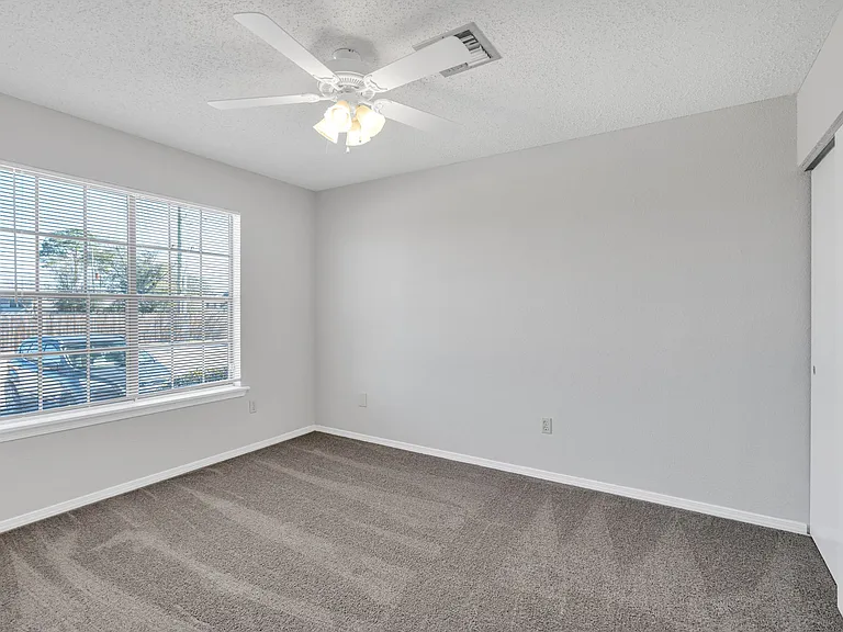 Seasons Apartments — Photo 44