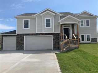 1403 NE 182nd St, Smithville, MO 64089