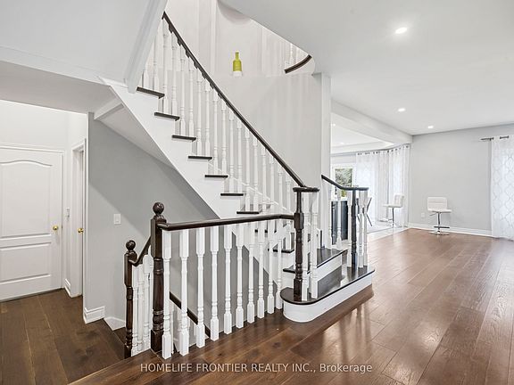 5th image of 7 Edenbrook Cres