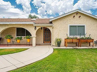 26237 Mission Rd — Photo 3