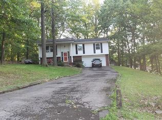1017 S Carlisle Ln, Altoona, PA 16602