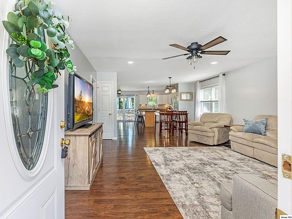 3rd image of 866 Winesap Dr