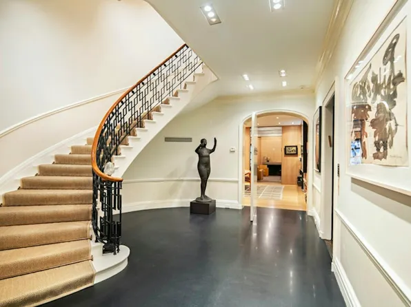 36 East 63rd Street image 3 of 20