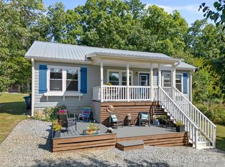 540 Crescent St, Saluda, NC 28773