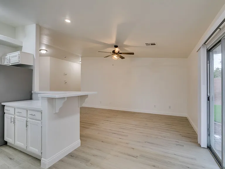 437 Palegold St — Photo 29