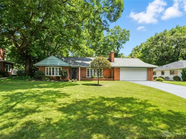 526 Acorn Dr, Oakwood, OH 45419