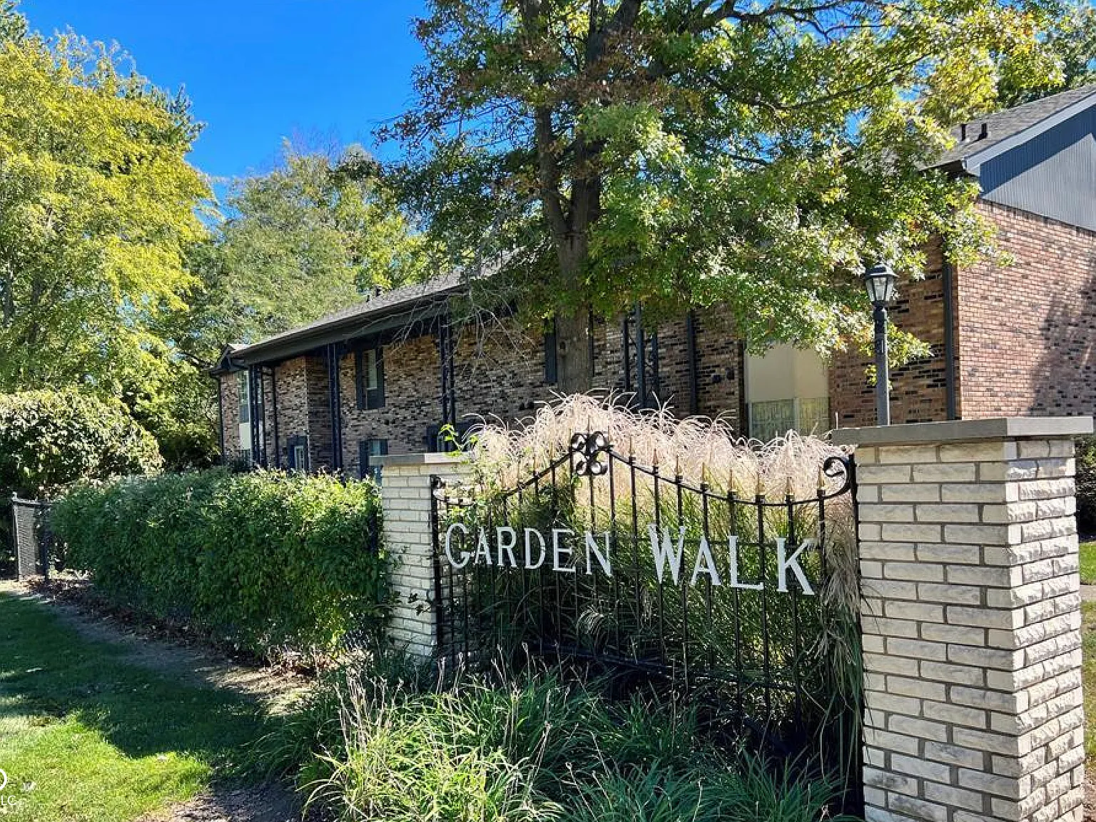 4 bed, 2.0 bath, 1702 sqft, $1,900 — Photo 2
