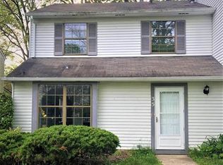 35 Hampton Gate Dr, Sicklerville, NJ 08081