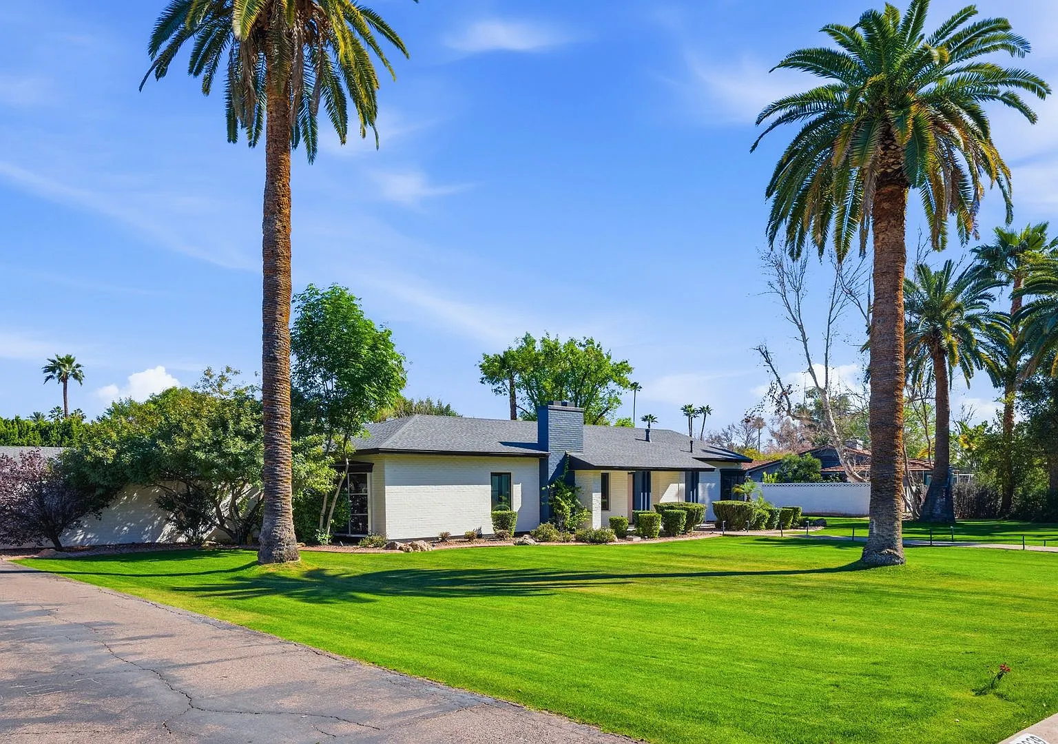Fully Furnished Executive Phoenix Country Club Home In Gated Community — Photo 4