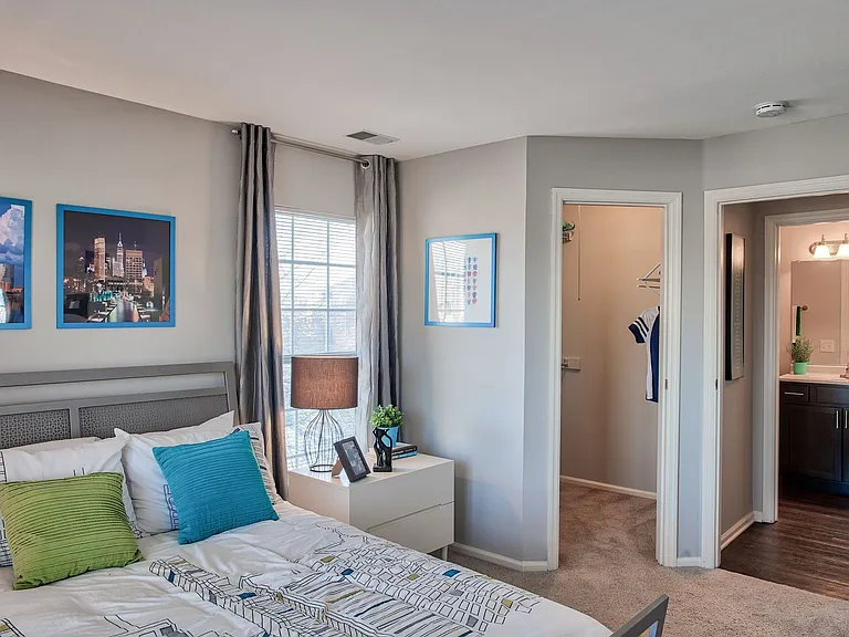 Lakeshore Apartments — Photo 44
