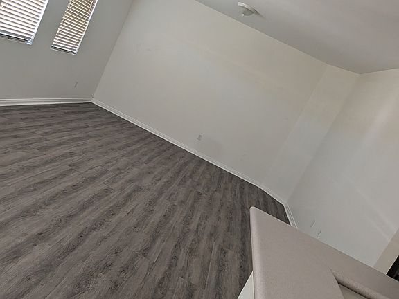5th image of 3305 E Palmdale Blvd