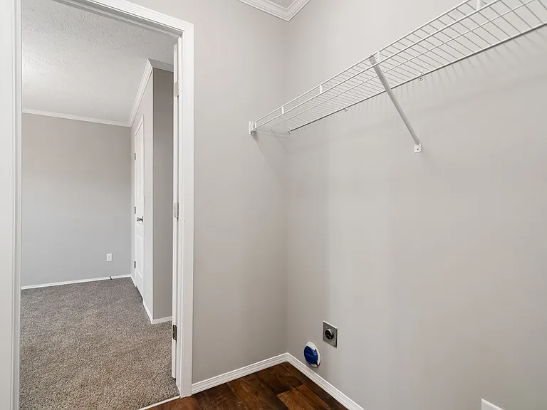 Center Manor — Photo 15