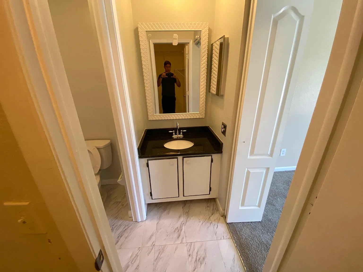 1302 Derbyshire Ct — Photo 4