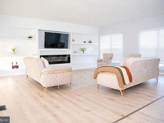 4th image of 11002 Cranford Dr