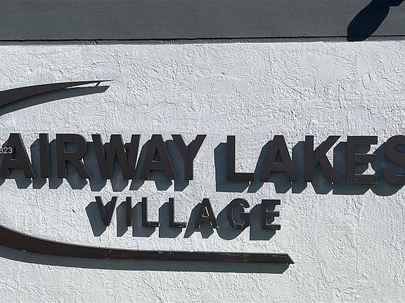 3rd image of 922 NW 106th Avenue Cir