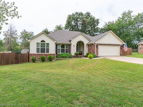 2nd image of 318 Pettway Cir