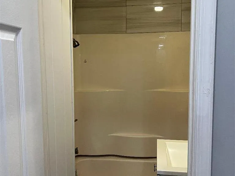 139 N 7th St #2R — Photo 6