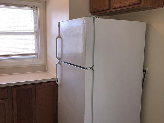 3rd image of 5019 Columbus Dr APT B