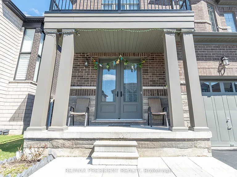 142 Prince Charles Cres — Photo 3
