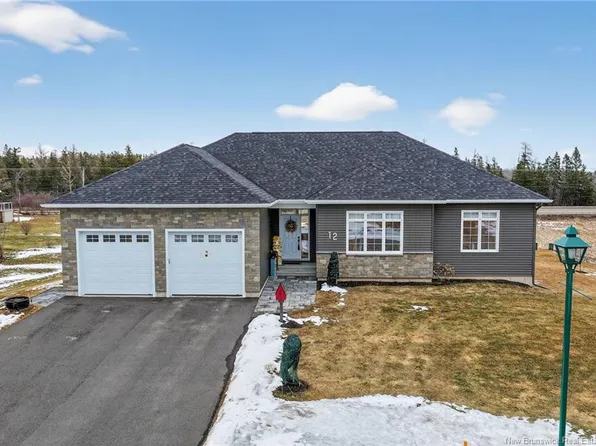 12 Congressional Cres, Moncton, NB E1H 3L3
